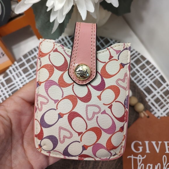 😍 Vintage Y2K Coach Brand Poppy Phone Carry Case, Monogram Heart Print, Leather - Picture 6 of 6